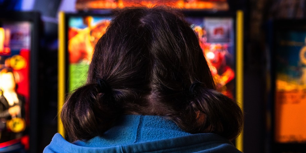 Como a remoção de uma mulher trans de um banheiro separou o mundo do pinball competitivo