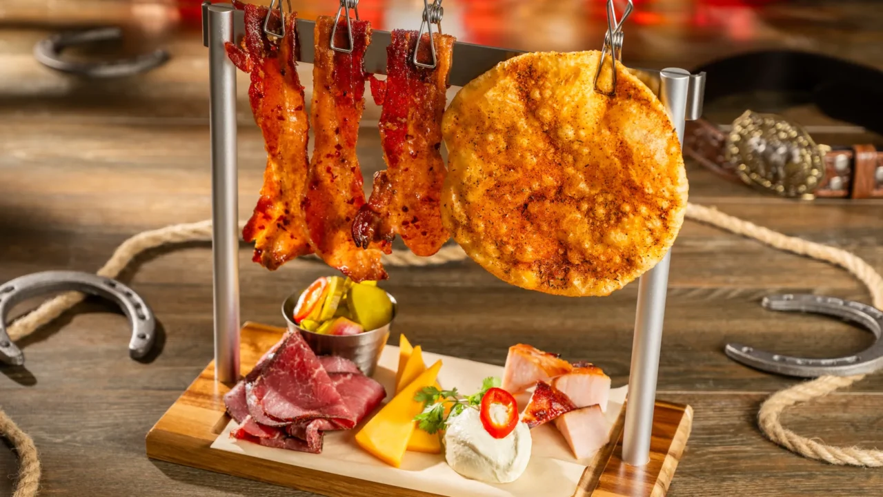 Pratos do cardápio pop-up do Diamond Horseshoe no Walt Disney World