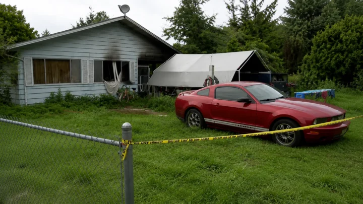 Quatro cães foram encontrados mortos no canil da casa, o homem não resistiu e morreu no hospital