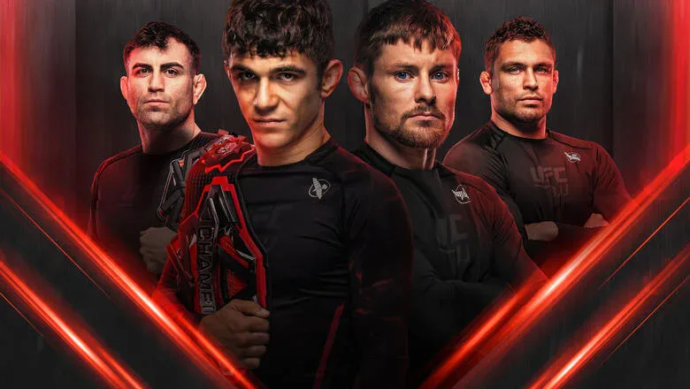 Quatro atletas posam para foto promocional com iluminação vermelha e neon em fundo escuro, usando roupas escuras com logos de competição de artes marciais