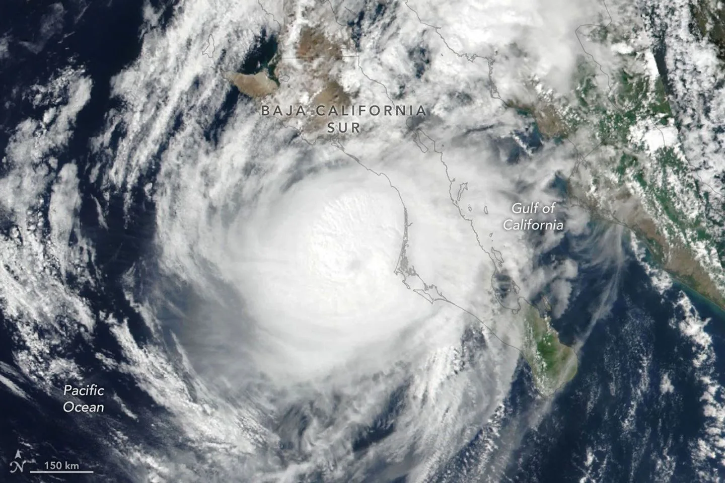 O Furacão Polo se aproxima da costa da Baixa Califórnia Sul nesta imagem obtida com o VIIRS (Visible Infrared Imaging Radiometer Suite) a bordo do satélite Suomi NPP, às 2:20 p.m., horário local (21:20 Tempo Universal), em 28 de setembro de 2026.