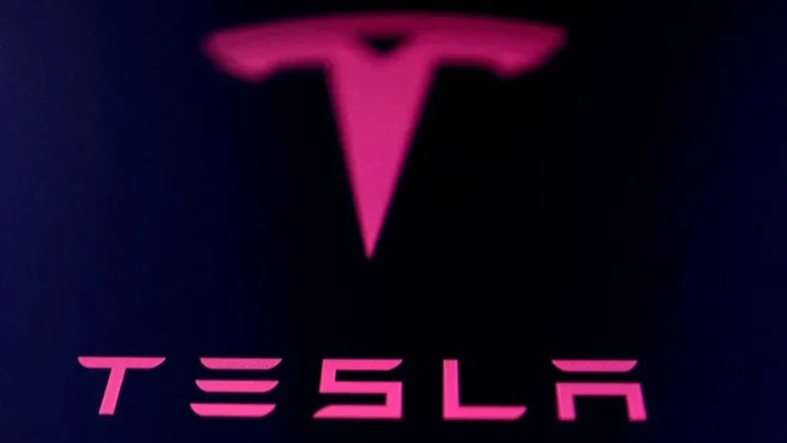 As ações da Tesla caíram 8,9%.