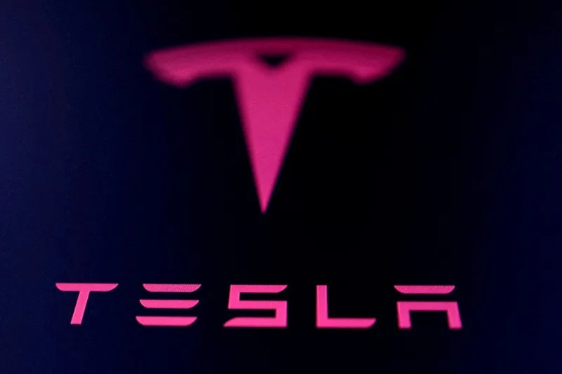 As ações da Tesla caíram 8,9%.