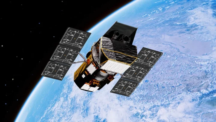 O Observatório Swift Neil Gehrels da NASA orbita acima da Terra nesta concepção artística.