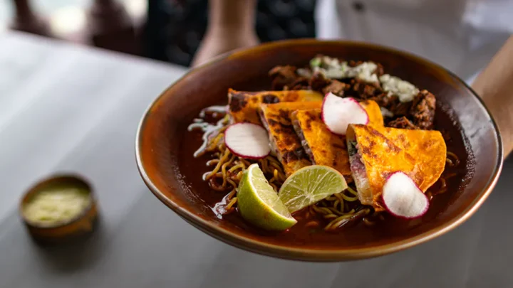 Birria Ramen do restaurante Lombard's Seafood Grille no Universal Studios Florida