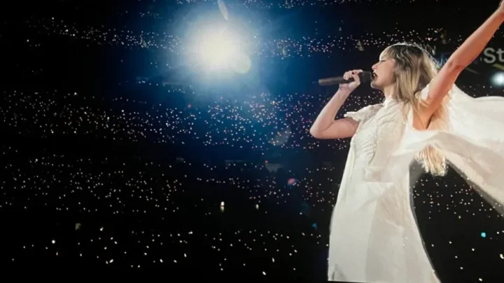 Taylor Swift se apresenta durante a Eras Tour, cujos shows em Viena foram cancelados em 2024 por causa da ameaça de ataque terrorista.