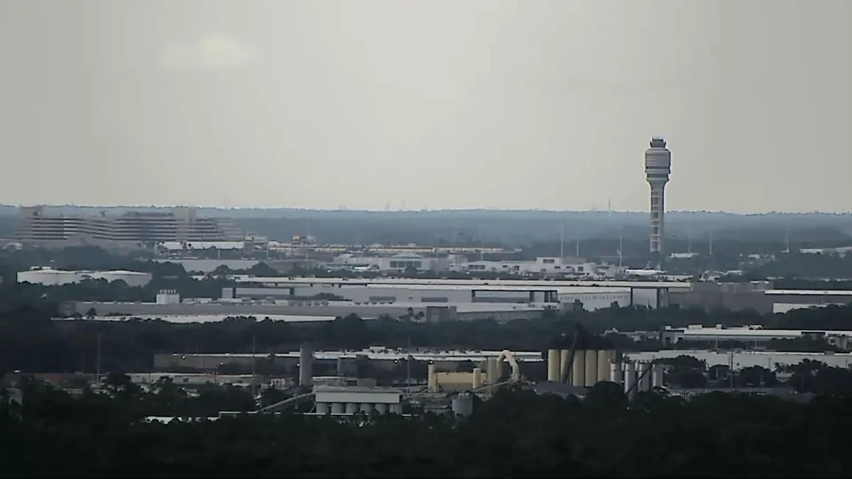 Vários voos de Miami foram desviados para Orlando nesse domingo (06)