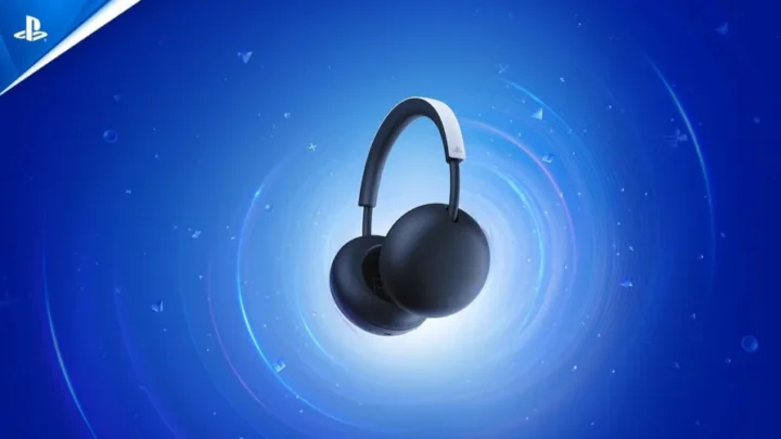 Headset para PlayStation 5 com fones de ouvido de cor preta e branca flutuando em fundo azul com efeitos visuais