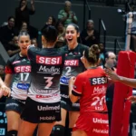 Jogadoras do Sesi-Bauru comemoraram classificação para a final do Campeonato Paulista de Vôlei Feminino após vitória sobre São Caetano