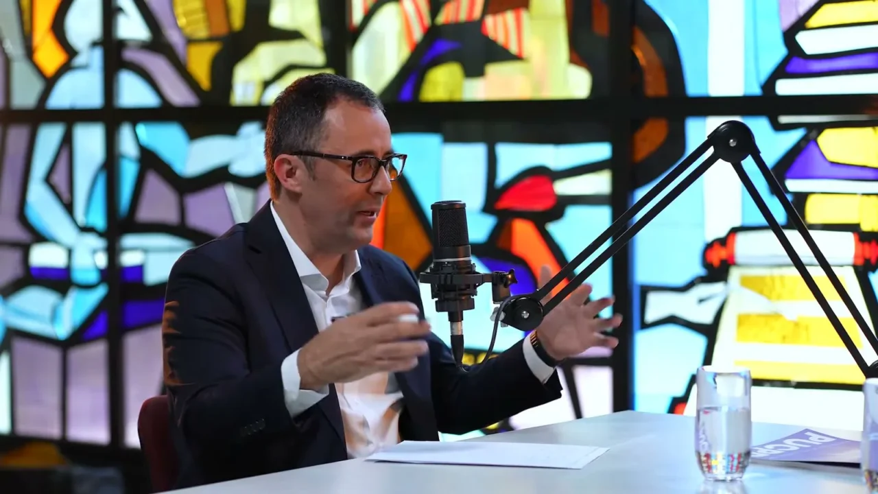 O Irmão Rogério Renato Mateucci, reitor da PUCPR, fala em podcast da universidade divulgado em 2024