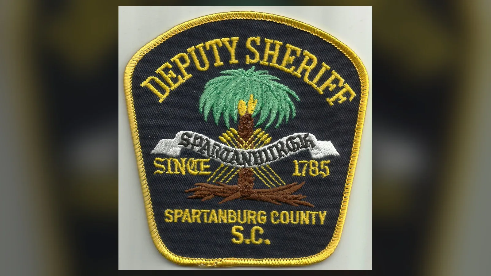 Distintivo de policial do Gabinete do Xerife do Condado de Spartanburg, na Carolina do Sul (imagem de arquivo)