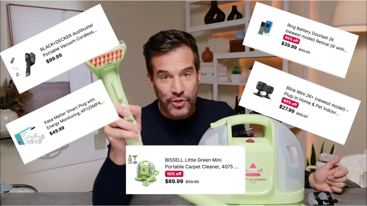 Homem apresenta limpador portátil verde em estúdio, cercado por cartões com produtos em promoção incluindo aspirador, campainha inteligente e dispositivos de monitoramento