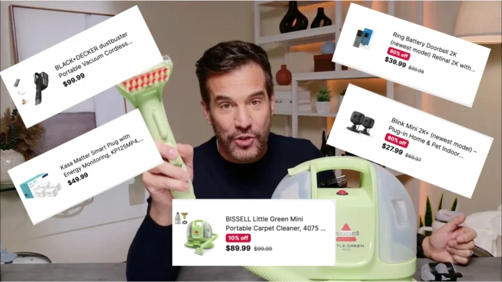 Homem apresenta limpador portátil verde em estúdio, cercado por cartões com produtos em promoção incluindo aspirador, campainha inteligente e dispositivos de monitoramento