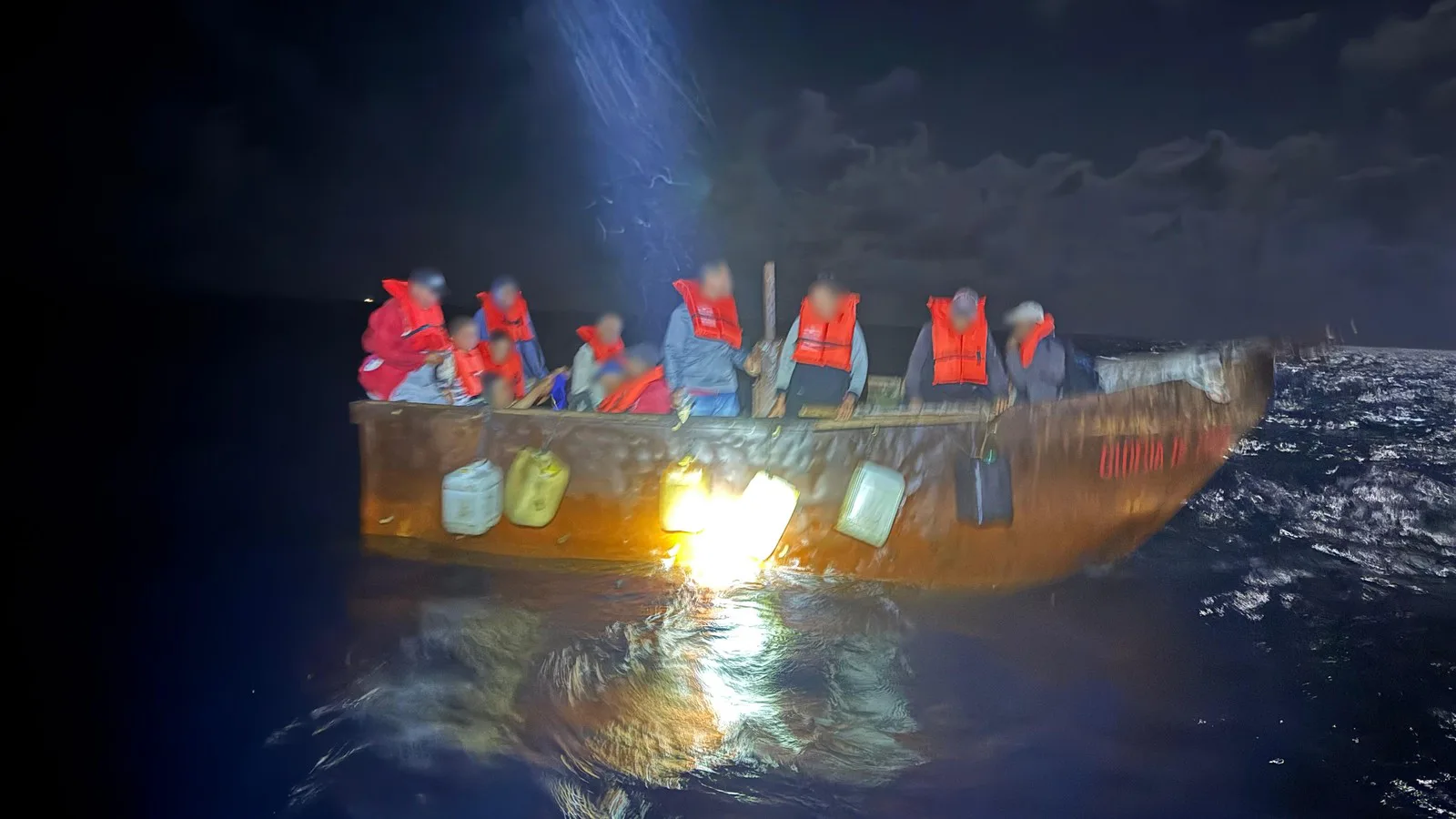 Migrantes repatriados a Cuba pela Guarda Costeira, em foto de arquivo de fevereiro de 2025