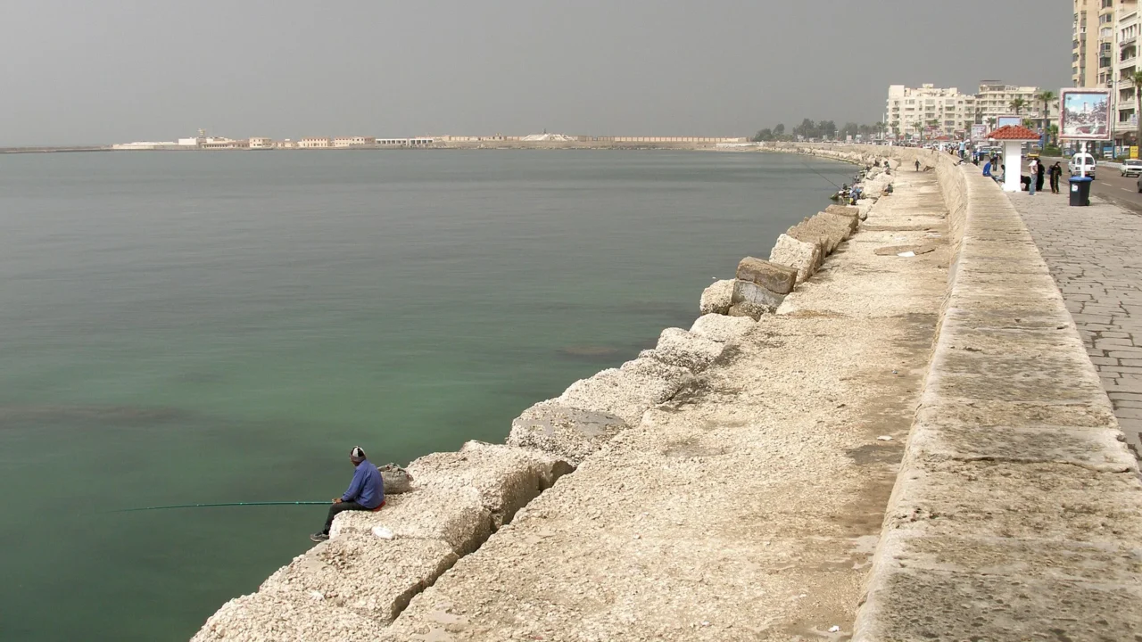 Orla (Corniche) de Alexandria, no Egito, cidade onde as influenciadoras foram detidas