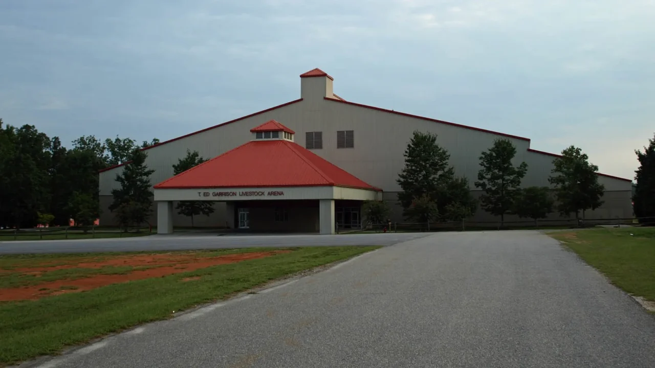 Fachada da T. Ed Garrison Livestock Arena, da Universidade Clemson, onde foi o comício, em agosto de 2010 (imagem de arquivo)