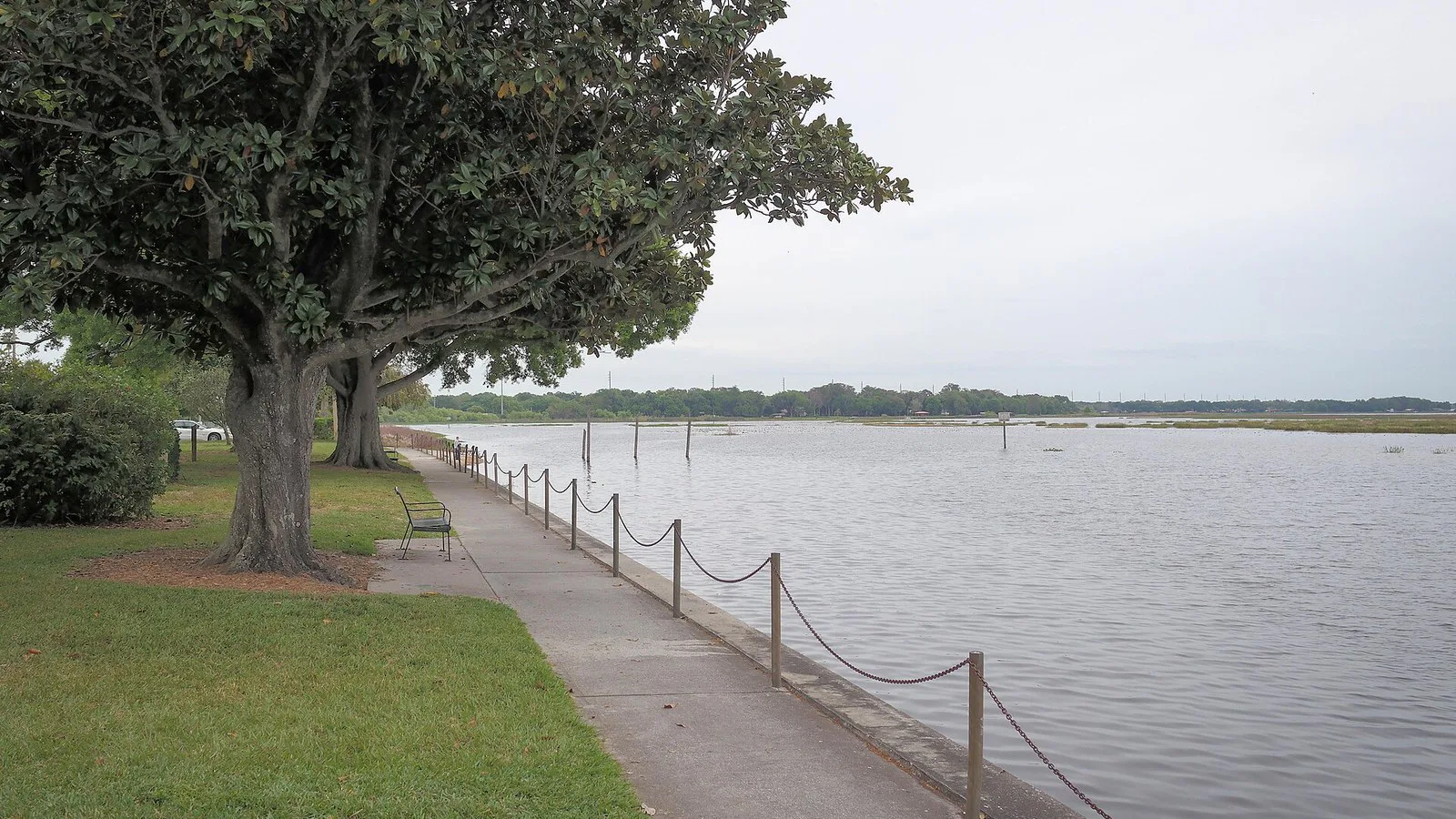 Calçadão do Lakefront Park, às margens do lago Tohopekaliga, em Kissimmee, em março de 2014 (imagem de arquivo)