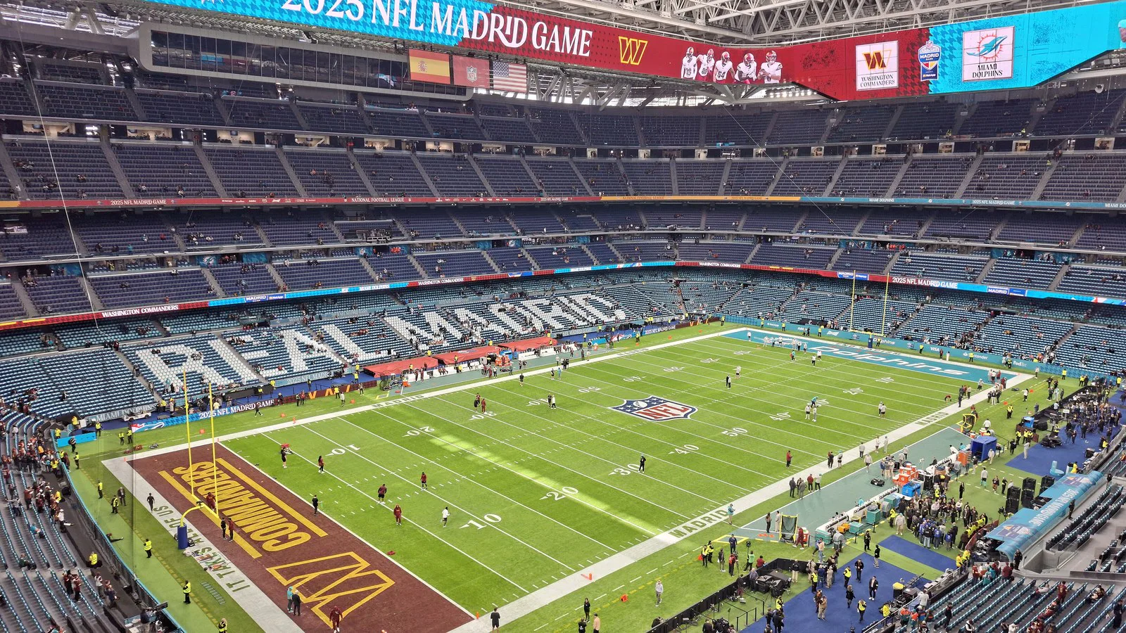 Vista interna do Estádio Santiago Bernabéu, em Madri, antes do jogo da NFL entre Miami Dolphins e Washington Commanders, em 16 de novembro de 2025
