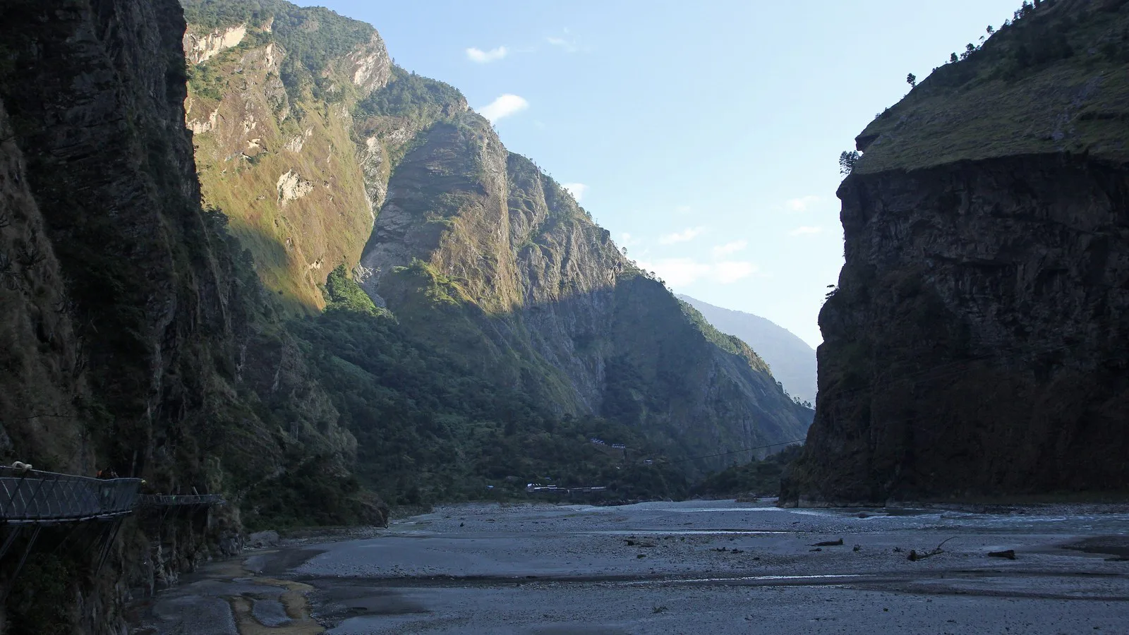 Desfiladeiro do rio Budhi Gandaki no trecho entre Yaru Bagar e Jagat, na trilha do Manaslu, em foto de arquivo de 2018