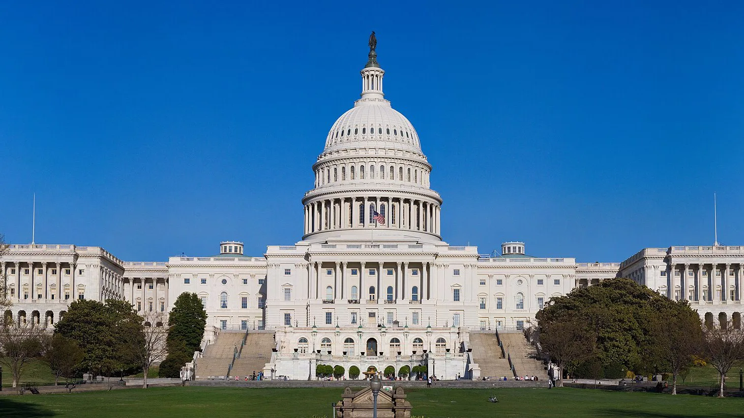 Fachada oeste do Capitólio dos EUA, em Washington, com o gramado à frente (imagem de arquivo)