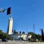 Torre e prédio do Veterans Memorial Building, com o número 4117 na fachada, na esquina da Overland Avenue com o Culver Boulevard, em Culver City, na Califórnia, no parque onde votam os brasileiros do consulado em Los Angeles (imagem de arquivo)
