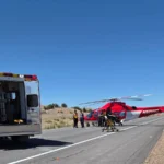 Ambulância e helicóptero de resgate na Interestadual 15, perto de Levan, no Utah, depois da batida de 12 de junho de 2026