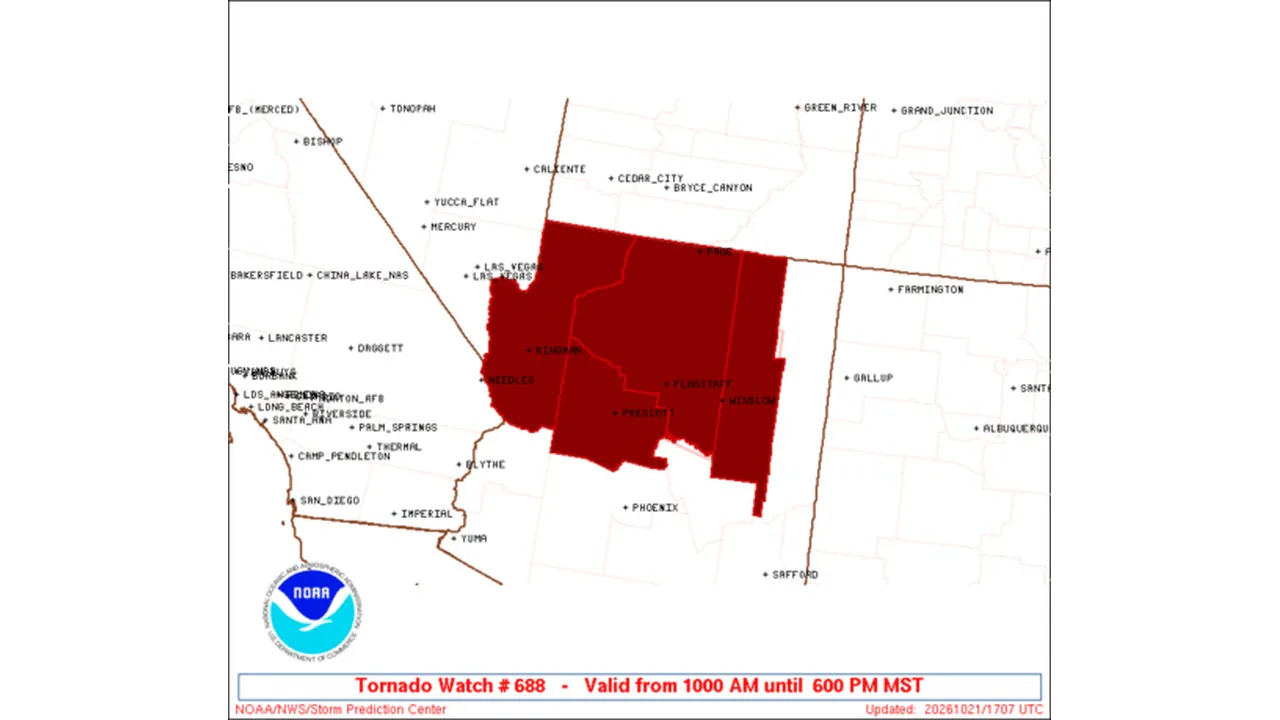 Mapa do Centro de Previsão de Tempestades mostra em vermelho a área do alerta de tornado 688, no norte e no centro do Arizona, válido das 10h às 18h de quarta-feira, hora local