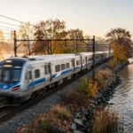 Trem da Metro-North circula pela Linha Hudson, em Nova York: os novos trens super-expressos, que estreiam nesta segunda-feira (6), ligam Poughkeepsie à Grand Central em menos de 90 minutos, sem tarifa extra.