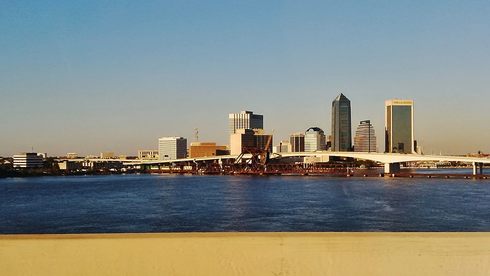 Centro de Jacksonville visto a partir da Interstate 95 (imagem ilustrativa)