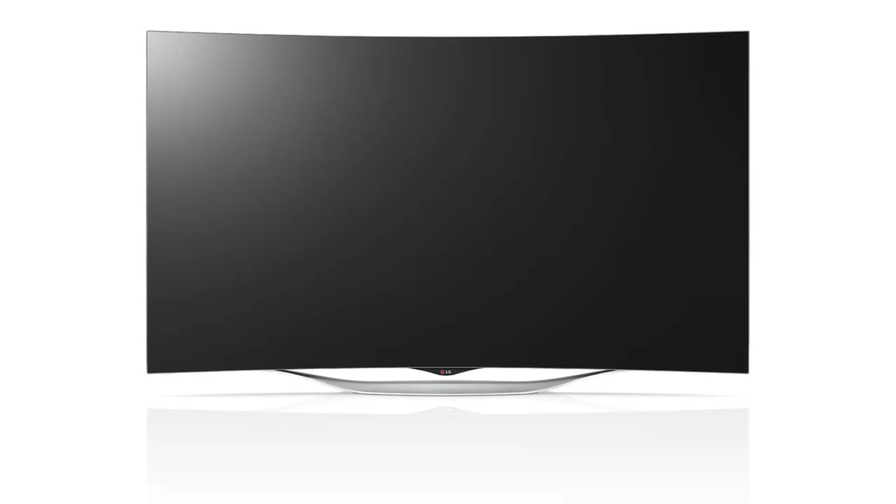 Televisor de tela fina sobre base de metal, visto de frente sobre fundo branco (imagem ilustrativa)