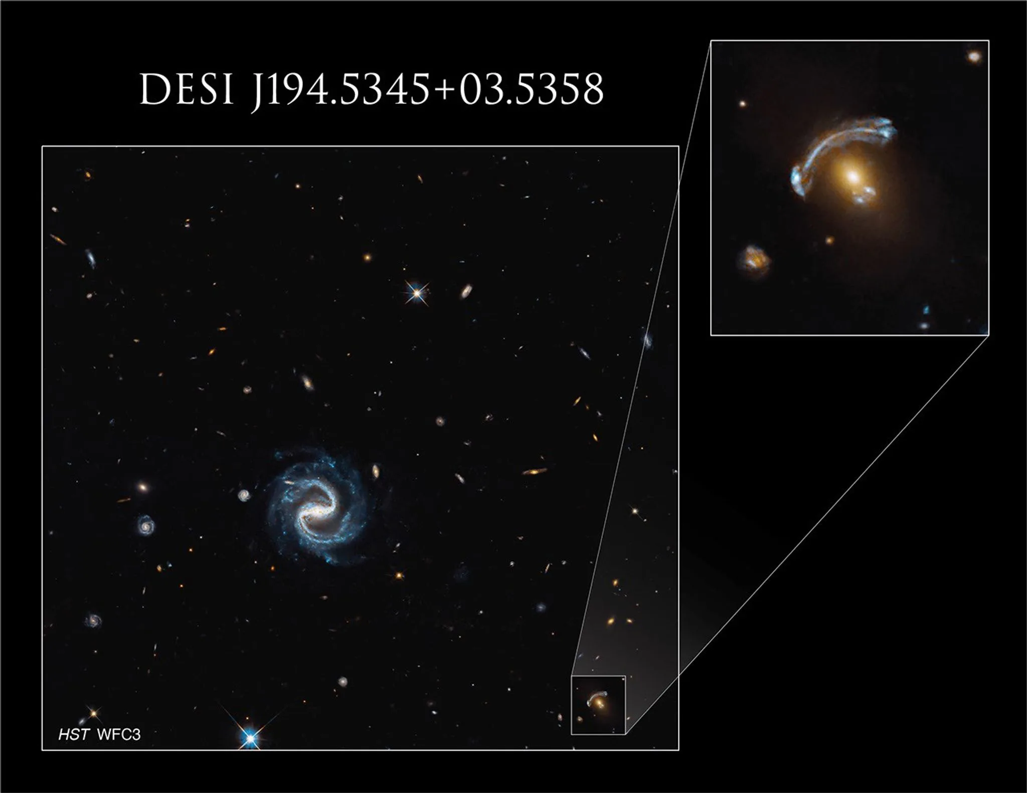 A galáxia de fundo ampliada e tornada visível por esta lente gravitacional aparece duas vezes nesta imagem ― como um arco grande e um arco menor e invertido ― em lados opostos da galáxia elíptica em primeiro plano.