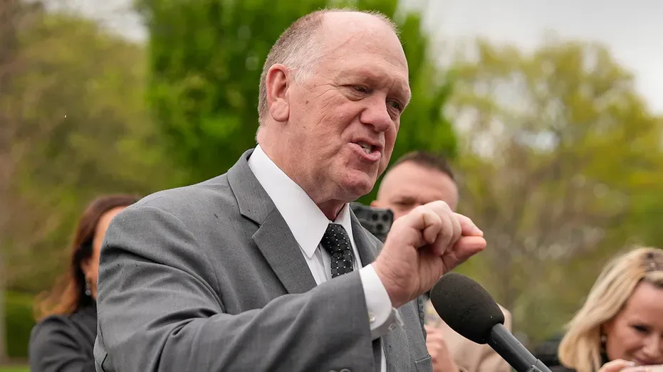 Tom Homan, 'border czar' do governo Trump, durante entrevista à imprensa.