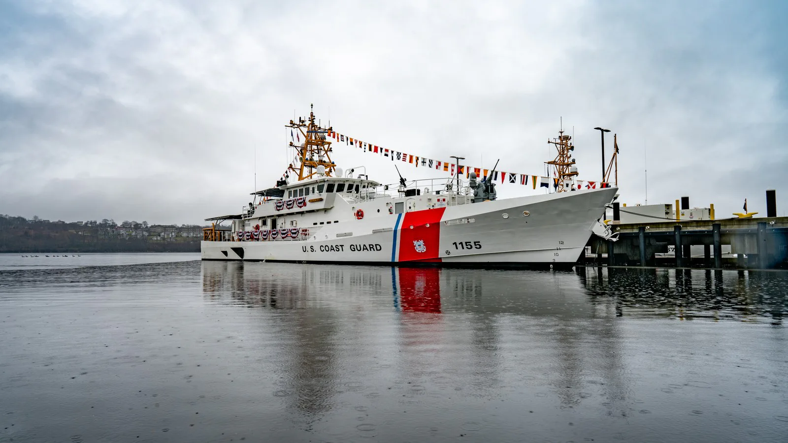 Navio Melvin Bell, da Guarda Costeira, na cerimônia em que entrou em serviço, em 28 de março de 2024