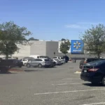 Fachada e estacionamento de um Walmart Supercenter em Quincy, na Flórida (imagem de arquivo; não é a loja de Somerdale)