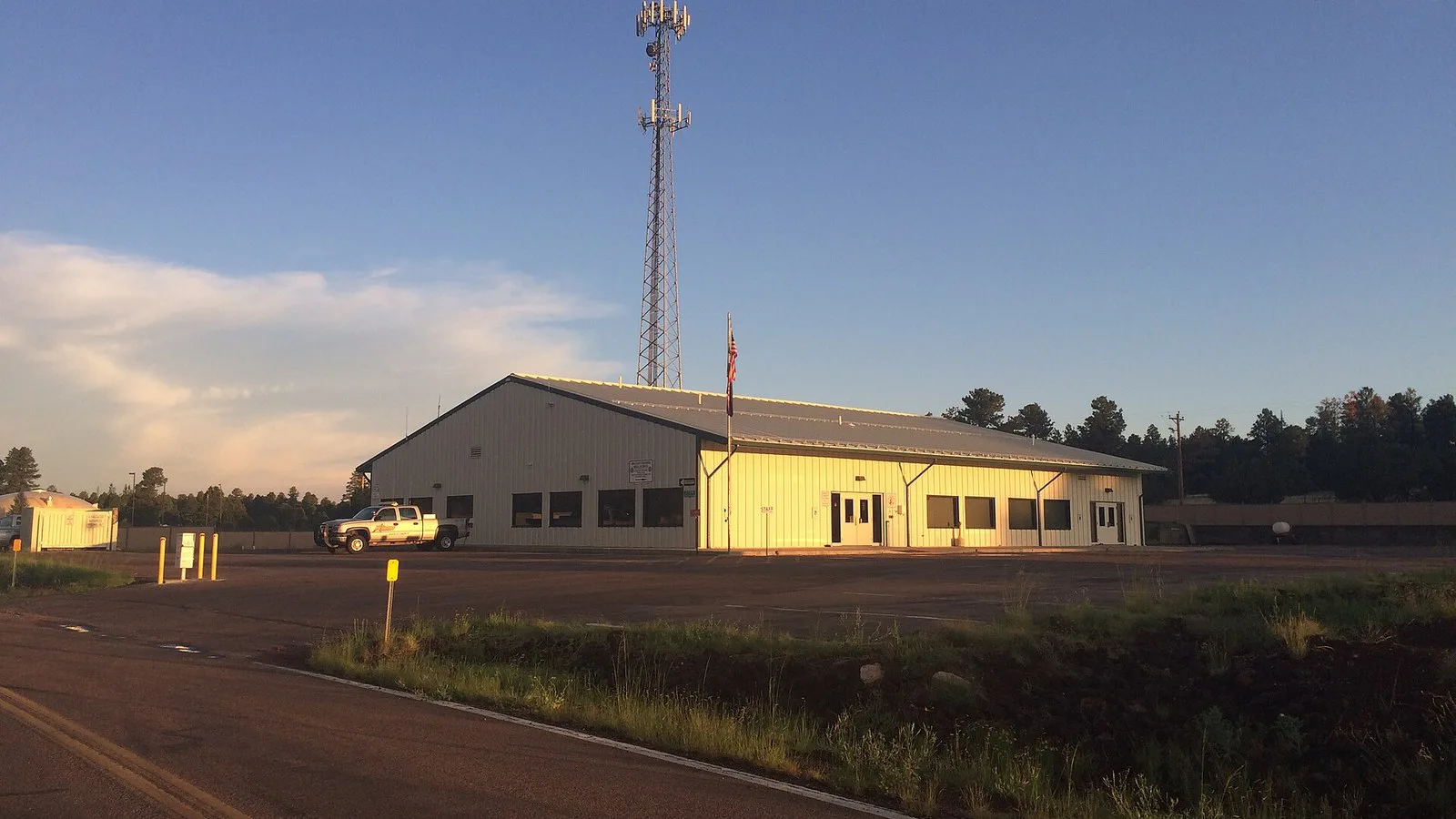 Prédio do Navajo County Heber Complex, onde foi aberto o centro de acolhimento para quem teve de deixar a casa, em agosto de 2018 (imagem de arquivo)