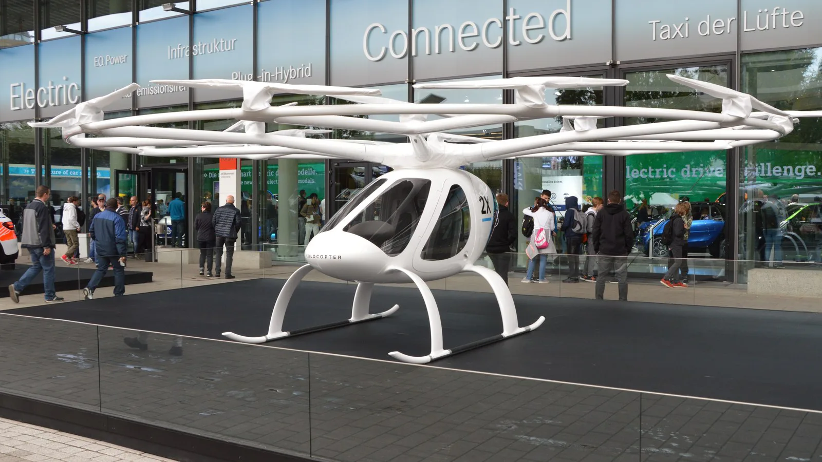 Foto de arquivo de 2017 do Volocopter 2X, aeronave elétrica de decolagem vertical, exposta na feira IAA 2017, em Frankfurt (Alemanha); é outro modelo, não o Jetson ONE