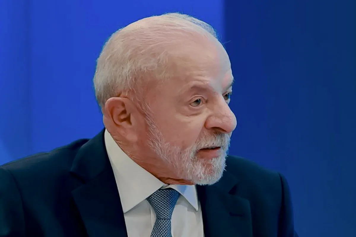 O presidente Lula fala durante entrevista nos Estúdios Globo, no Rio de Janeiro, em 15 de outubro de 2026 (imagem de arquivo)