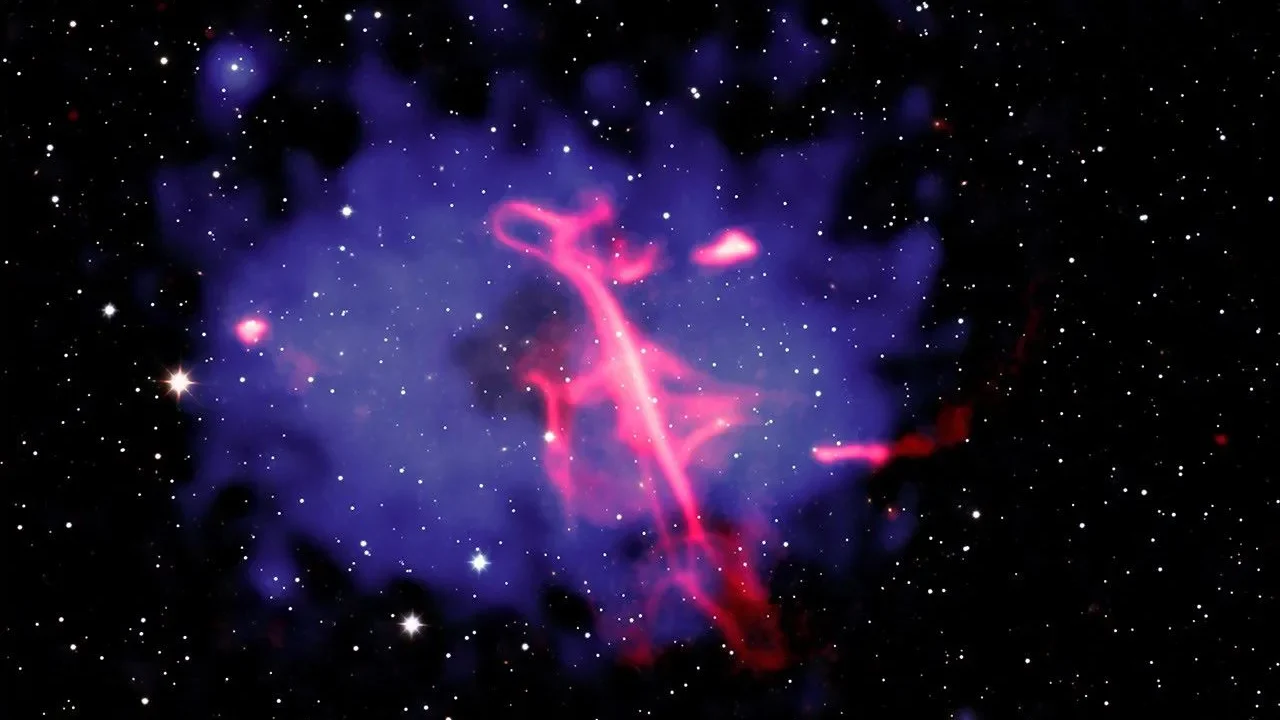 Esta imagem composta da Clave de Sol e de seu aglomerado de galáxias contém raios X do Chandra e do eROSITA, dados de rádio do LOFAR e dados infravermelhos do UKIRT.