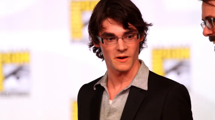 RJ Mitte, intérprete de Walter Jr. em 'Breaking Bad', durante painel com o público