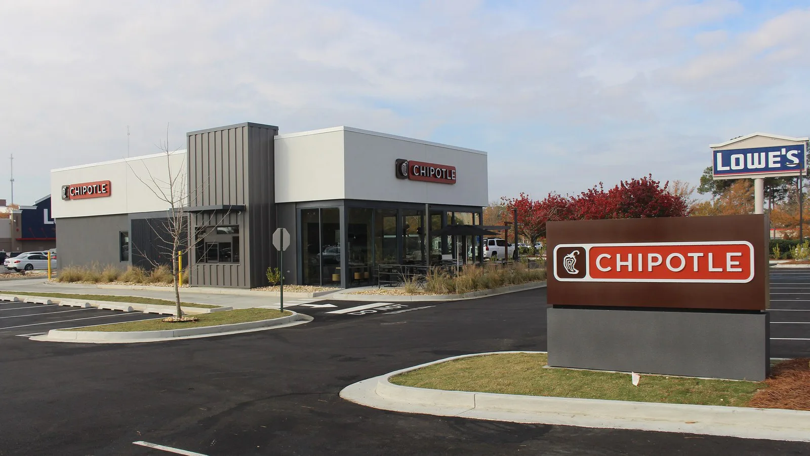 Restaurante do Chipotle com fachada cinza e placa vermelha da marca no estacionamento, em Valdosta, na Geórgia, em dezembro de 2021 (imagem de arquivo)