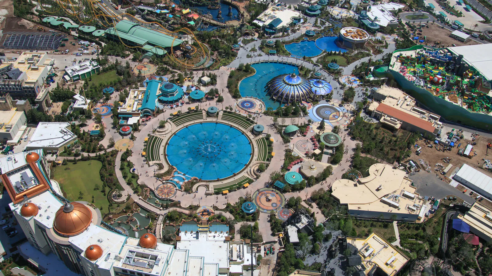 Vista aérea de abril de 2025, antes da inauguração, do Celestial Park, uma das cinco áreas do Epic Universe, em Orlando