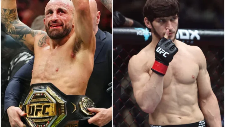 Lado esquerdo: homem careca e barbudo, sem camisa, com os braços erguidos e um cinturão de campeão do UFC na cintura; à direita, lutador de cabelo escuro, sem camisa, com luva do UFC e o dedo nos lábios, diante da grade da jaula