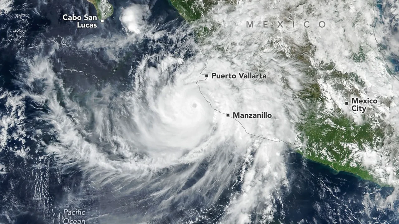 O furacão Simon se agita ao largo da costa do Pacífico mexicano nesta imagem obtida com o VIIRS (Visible Infrared Imaging Radiometer Suite) a bordo do satélite Suomi NPP em 11 de outubro de 2026.