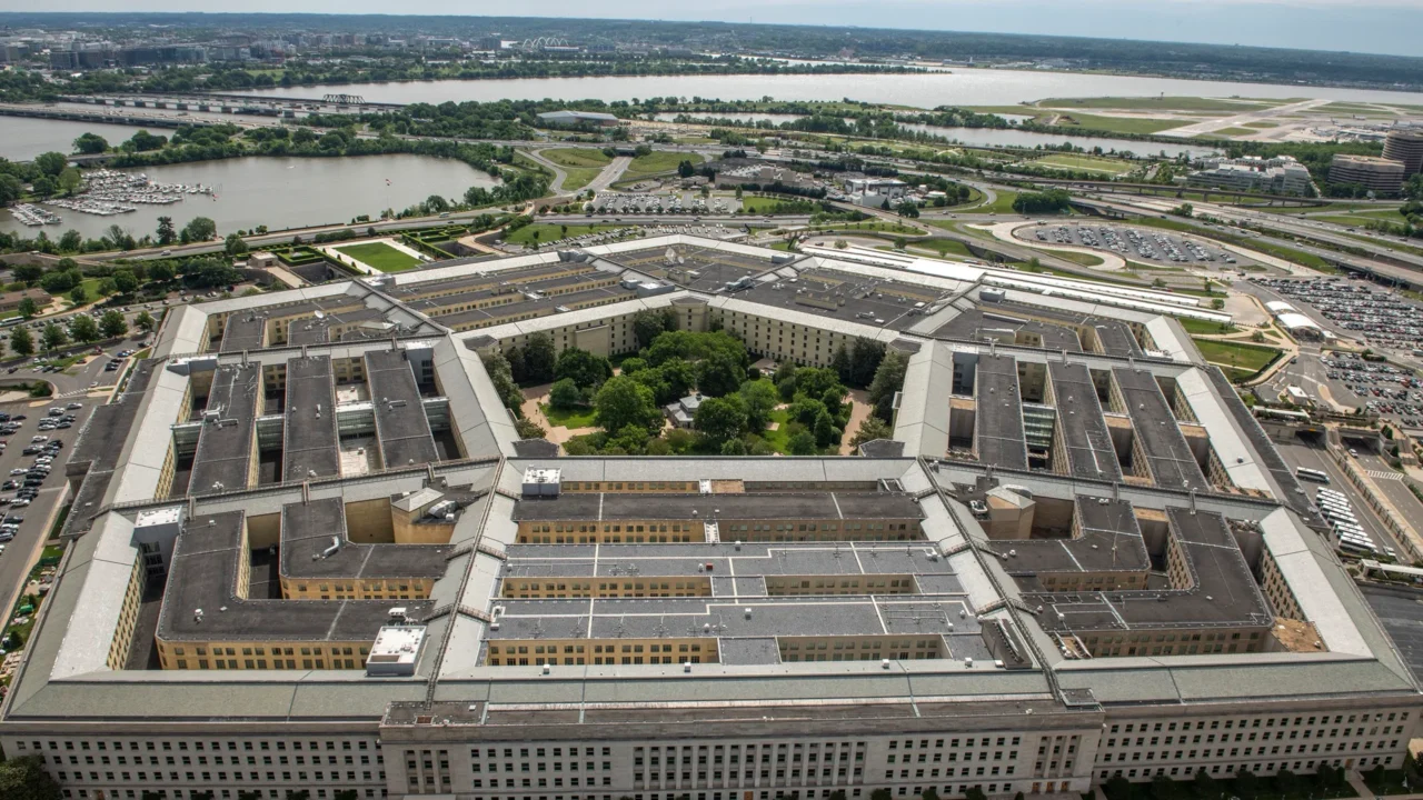 Vista aérea do Pentágono, sede do Departamento de Defesa dos EUA, em Arlington, na Virgínia, perto de Washington, em maio de 2021