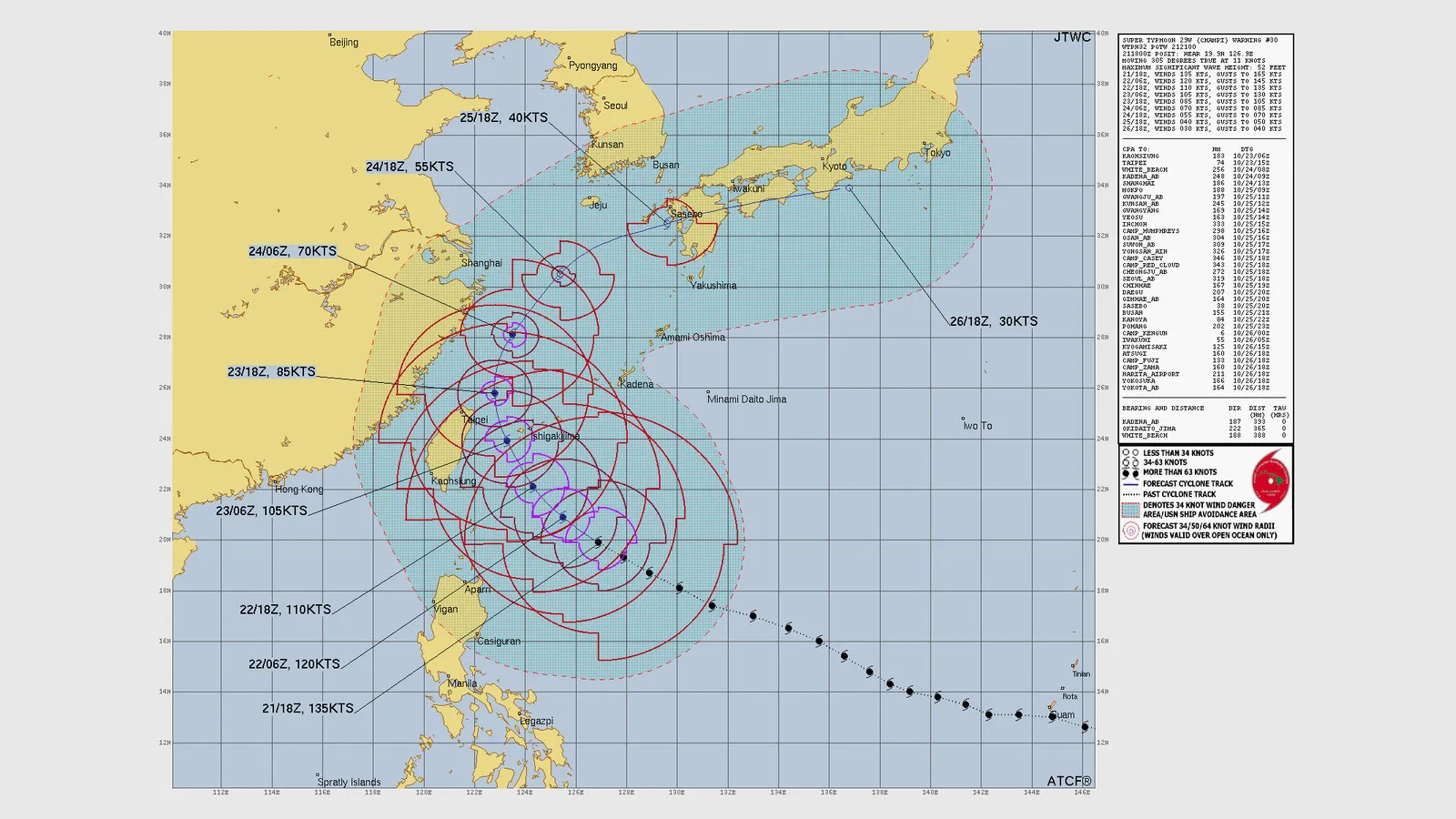 Mapa do aviso nº 30 do JTWC com a trajetória prevista do Champi, que passa perto da ilha japonesa de Yonaguni, a leste do nordeste de Taiwan, e depois segue para o norte, rumo ao sul do Japão