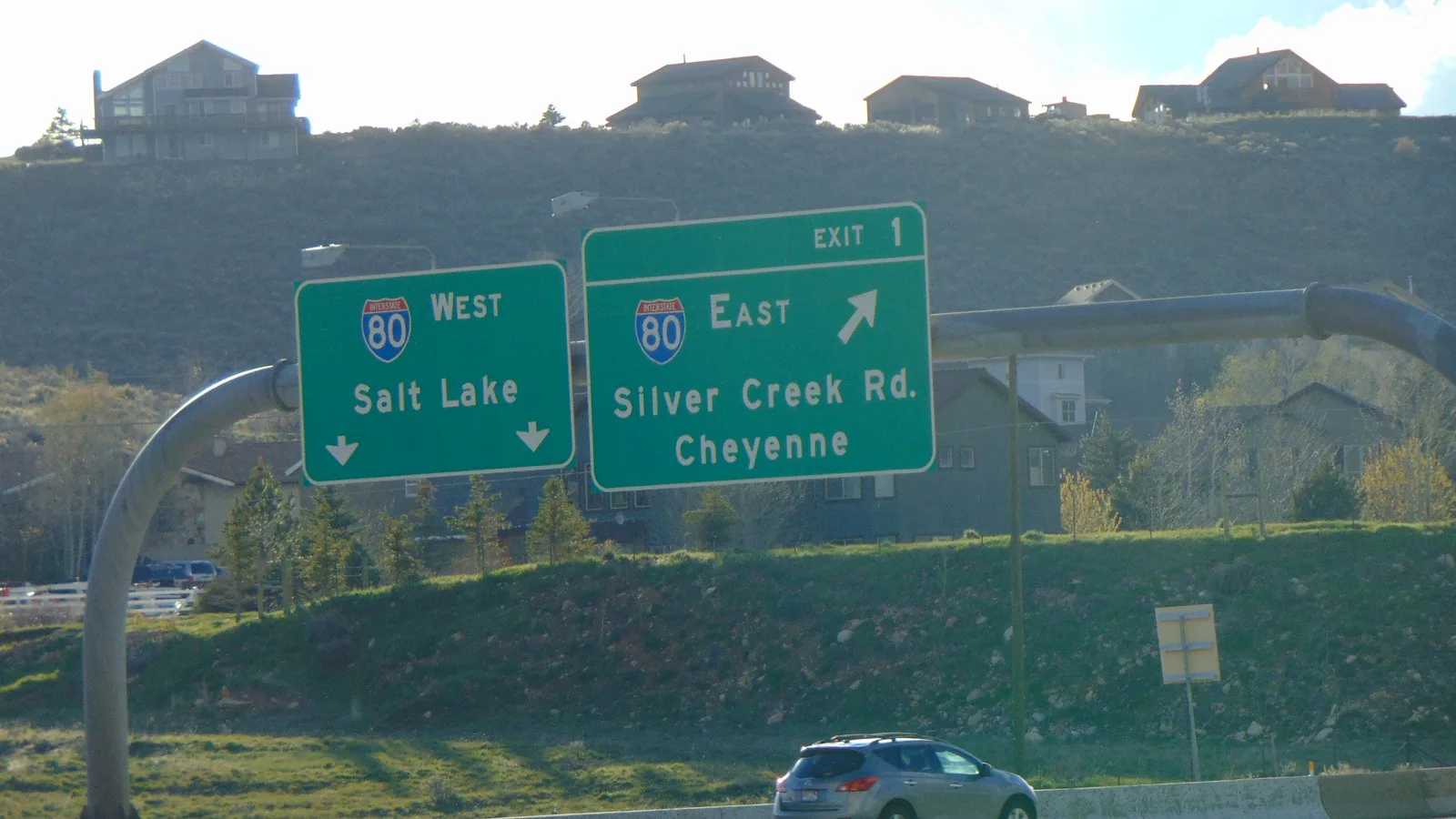 Placas da saída da US-40 para a Interstate 80, sentido Salt Lake City e Silver Creek Road, no condado de Summit