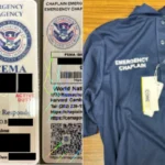 Documentos de identificação falsificados da Agência de Gestão de Emergências (CEMA) e uma camisa com logotipo do Departamento de Segurança Interna, apreendidos durante investigação de falsificação de documentos federais americanos