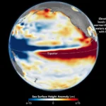 O nível do mar está acima do normal no Pacífico equatorial central e oriental em outubro de 2026 (à direita), uma marca registrada do El Niño. O padrão é muito parecido com o de outubro de 1997 (à esquerda), durante outro dos mais fortes eventos de El Niño do registro de altimetria por satélite.