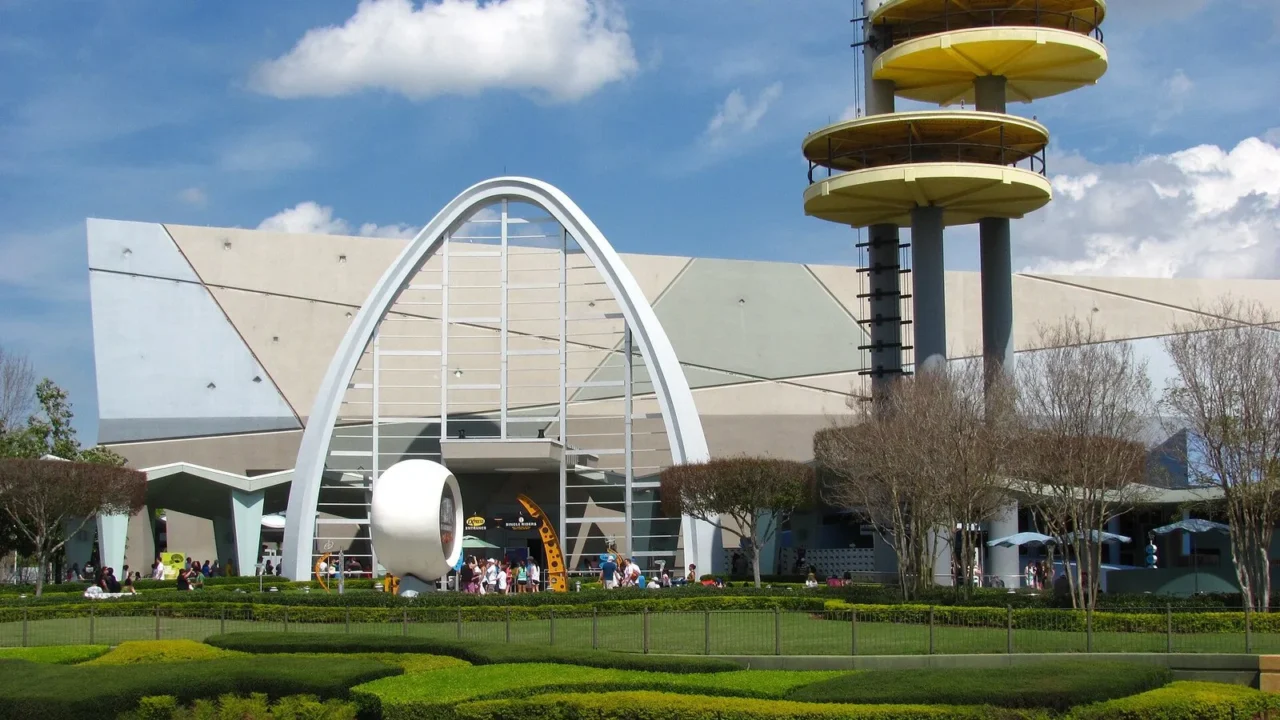 Fachada da atração Men in Black: Alien Attack, na Universal Studios Florida, em Orlando, em março de 2012 (imagem de arquivo)