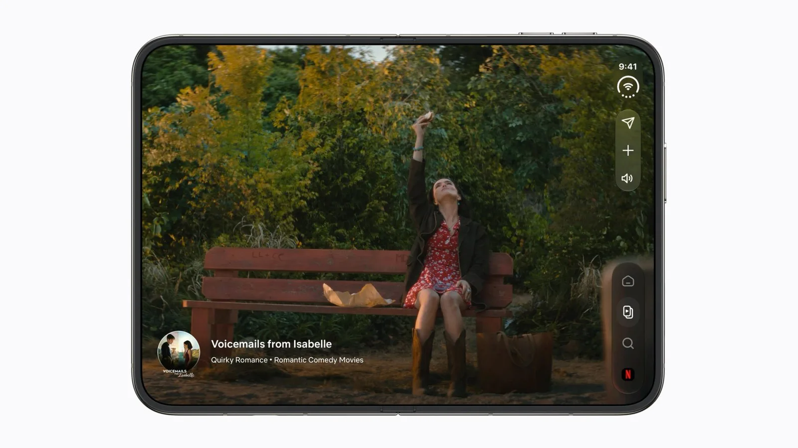 iPhone Duo aberto na horizontal, com a tela interna inteira exibindo uma cena de filme no aplicativo da Netflix